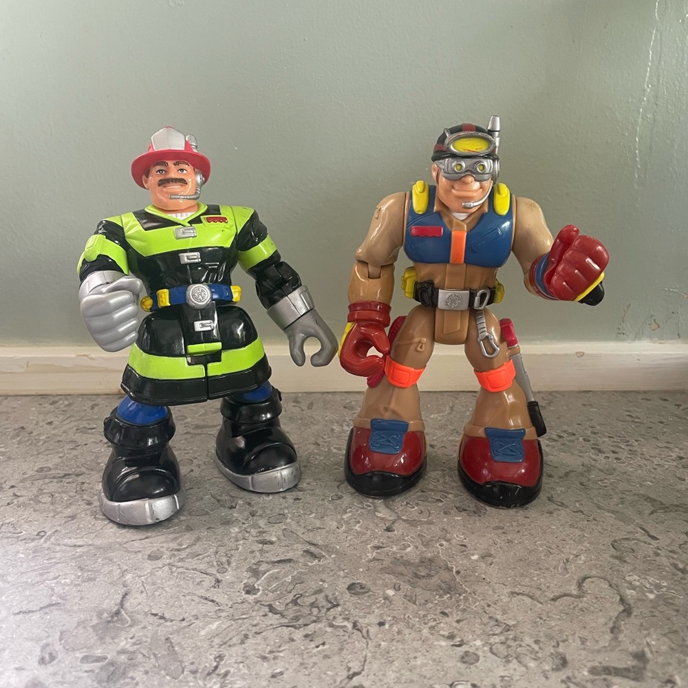2 vintage 2002 Mattel Fisher-Price Rescue Heroes action figures.